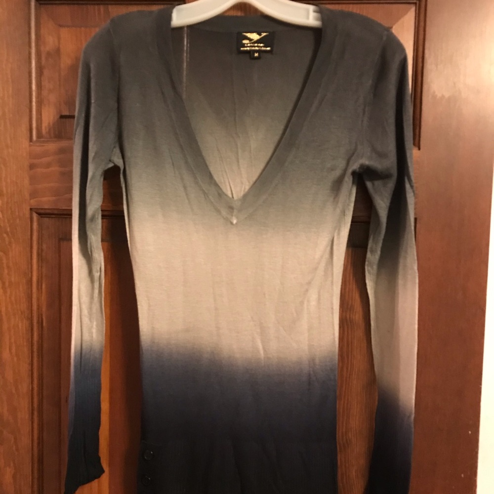 Y London Sz Medium V-Neck Pullover Sweater